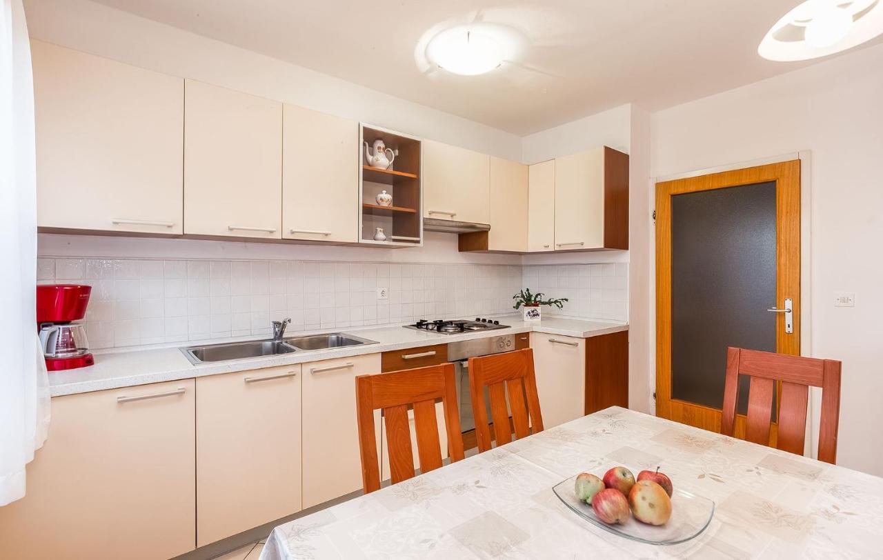 Mila Apartment Porec Bagian luar foto